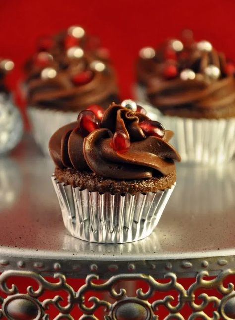 NYE Chocolate Pomegranate Mini Cupcakes - I Sugar Coat It Chocolate Pomegranate, Deserts Cupcakes, Cupcake Shop, Shop Inspiration, Beautiful Cupcakes, Cupcake Flavors, Traditional Cakes, Baking Cupcakes, Yummy Cupcakes