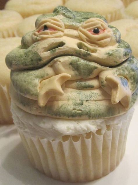 this is what you will look like after you eat it prob too :) R2d2 Cake, Crazy Cupcakes, Jabba The Hut, Star Wars Cupcakes, Cupcake Cake, Let Them Eat Cake, Cake Pops, Amazing Cakes, Good Eats