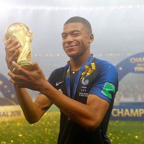 Mbappe Icon, Mbappe World Cup, Tech Icons, Mbappe France, France National Team, Hypebeast Style, High Fashion Men, Kylian Mbappe, The Future Is Now