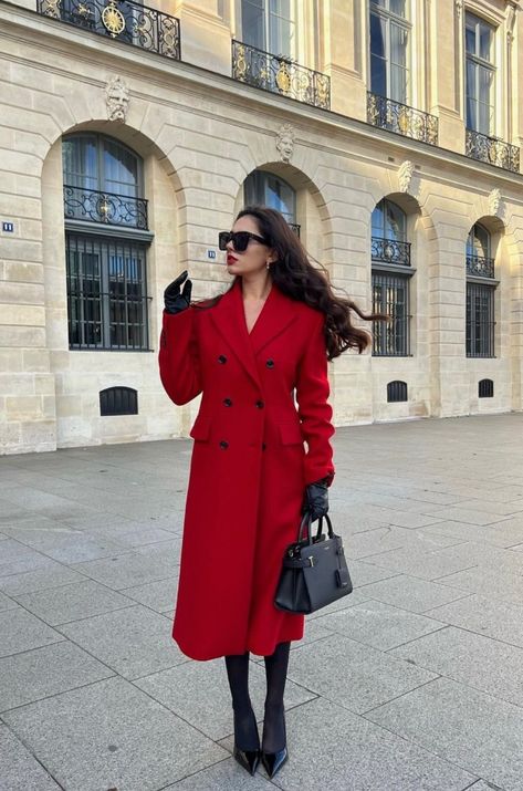 Red Coat Outfit, Trent Coat, Chic Formal Dress, Winter Layering Outfits, Red Overcoat, Elegant Christmas Party, Christmas Party Dresses, Autumn Styles, Chic Winter Coat