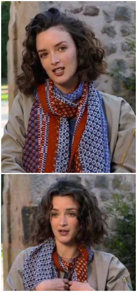 Thick, curly bob (Charlotte Le Bon in "100 Foot Journey") Medium Bob Hairstyles Curly Hair, Charlotte Le Bon Hair, Textured Bob Curly Hair, Curly Bobs Haircuts, Neck Length Hair Curly, 90s Bob Haircut Curly, Curly Brown Bob, 90s Bob Curly, Curly Bob No Bangs