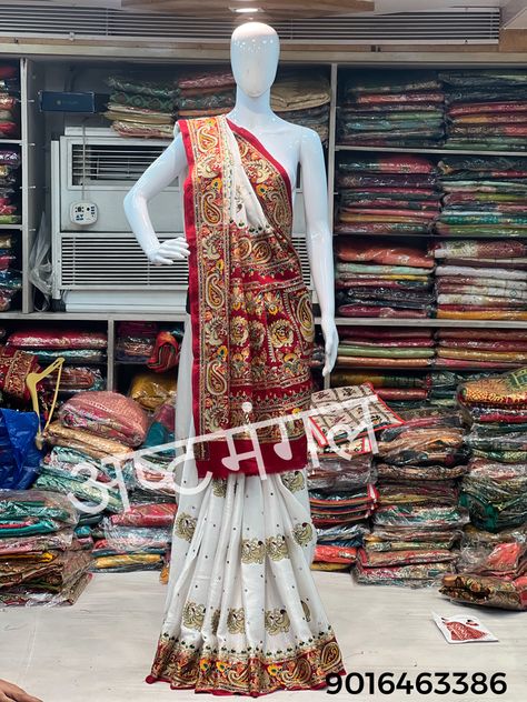 Gujarati Panetar Bridal Saree, White Panetar Lehenga Gujarati, Gujarati Wedding Panetar, Panetar Gujarati Saree, Panetar Saree, Gujarati Bride, Gujrati Wedding, Gujarati Wedding, Designer Bridal Lehenga Choli