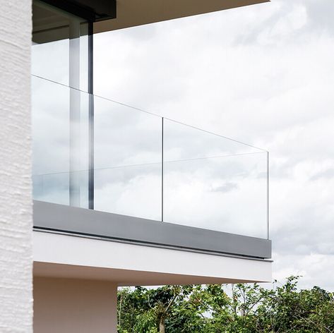 Frameless Glass Balustrades by PAULI + SOHN | Media - Photos and Videos - 1 | Archello Glass Railing Design, Glass Balcony Railing, Frameless Glass Balustrade, Glass Railings, Fence Planters, Glass Fence, Glass Balcony, House Balcony, Brick Fence