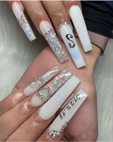 Anniversary Nails Coffin, Light Pink Acrylic Nails Coffin Long With Diamonds, Anniversary Nails Acrylic, E Initial Nails, Cute Nails With Initials, Boyfriend Initial Nails Designs, Nails With Boyfriends Initials, Anniversary Nails Ideas, Nail Ideas For Short Nails