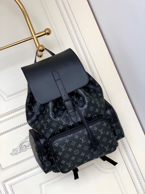 Nba Apparel, Louis Vuitton Bag Outfit, Shooting Bags, Swag Hats, Lv Backpack, Designer Backpack, Luxury Backpack, Louis Vuitton Backpack, Luxury Bags Collection