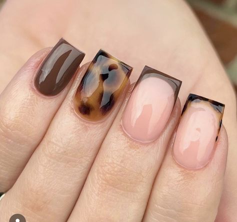 Short Nails Ideas Fall Winter, Short Square October Nails, Very Short Nails Ideas Winter, Fall Mani And Pedi Combos, Fall Nails Designs 2024, Fall Nail Inspo Short Simple, Short Autumn Nails Square, Square Nail Designs Autumn, Fall Nails Shorties