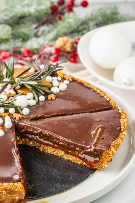 Gingerbread Chocolate Caramel Tart - Sweet CS Designs. Christmas Tarts Desserts, Gingerbread Tart, Holiday Tarts, Chocolate Tarte, Chocolate Tart Recipe, Gingerbread Chocolate, Christmas Dinner Desserts, Chocolate Caramel Tart, Chocolate Tarts Recipe