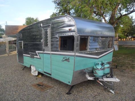 Vintage Camper Trailer For Sale, Shasta DeLuxe 19 ft Trailer Found at Craigslist an nice vintage camper trailer has been completely renovate... Minimalist Place, Retro Travel Trailers, Camping Trailer For Sale, Cozy Camper, Retro Trailers, Shasta Trailer, Camp Trailers, Tin Can Tourist, Shasta Camper