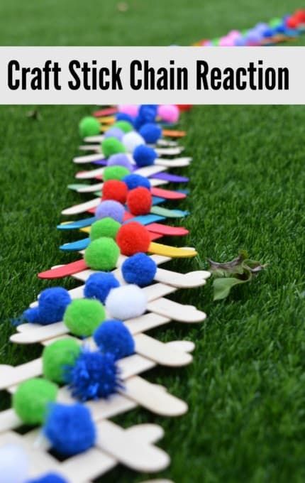 Popsicle stick chain reaction. Full instructions for how to set up a craft stick chain reaction. Brilliant outdoor science for kids #scienceforkids #outdoorscience #kidsactivities #scienceexperiments #summeractivities #summerfunforkids #popsiclestickcrafts Bug Activities For School Age, Preschool Craft Stick Activities, Popsicle Stick Chain Reaction, Science Crafts For Kids, Outdoor Science, Steam Ideas, Science Experiments For Kids, Summer Science, Experiments For Kids