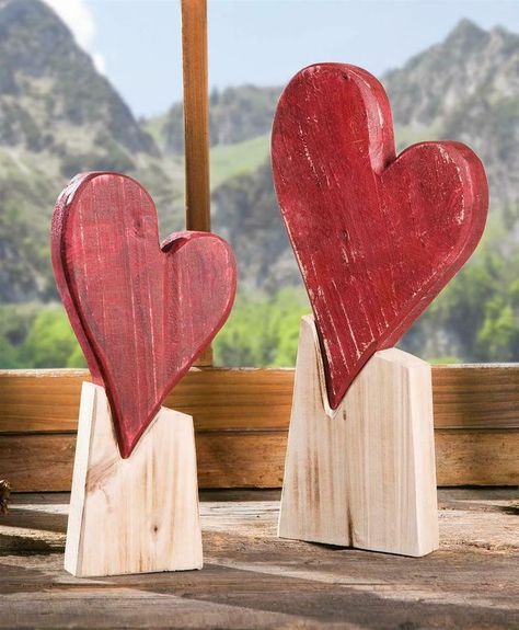 Wood Heart Diy, Wooden Hearts Crafts, Primitive Valentine Decor, Valentine Wood Crafts, Love Wood Sign, Scrap Wood Crafts, Barn Wood Crafts, Wood Art Projects, Diy Valentines Decorations