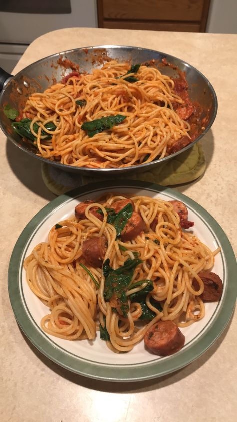 iCook: Spaghetti Different Kinds Of Spaghetti, Easy Food For Dinner, Spaghetti Aesthetic, Plate Of Spaghetti, Pasta And Chicken, Expensive Food, Cooking Noodles, Pasta For Dinner, Food For Dinner