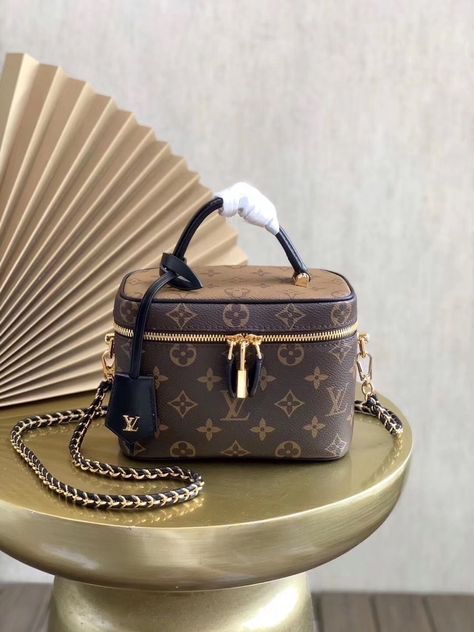 Lv Vanity Bag, Lv Virgil Abloh, Famous Clothes, Designer Purses And Handbags, Trendy Purses, Luxury Bags Collection, Louis Vuitton Collection, Crossover Bags, Mom Bags