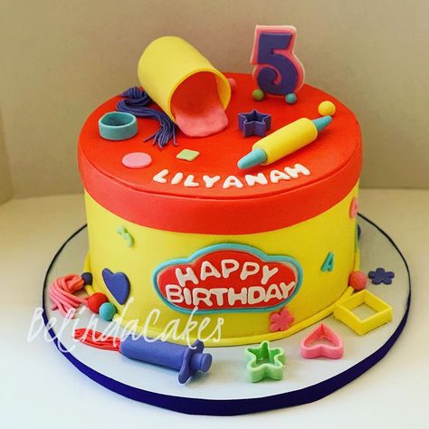 Play Doh Theme Cake, Play Dooh, Playdough Cake, Play Doh Party, Playdough Party, Cookies And Cream Cake, Play Dough, Play Doh, Cookies And Cream