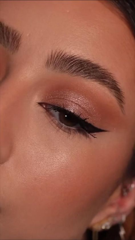 makeup✨ | Eye makeup tutorial, Eye makeup, Simple makeup Shimmer Eye Makeup, Soft Eye Makeup, Prom Eye Makeup, Beginners Eye Makeup, Doll Eye Makeup, Eye Makeup Techniques, Makeup Tutorial Eyeliner, Dream Prom, Makeup Tutorial Eyeshadow