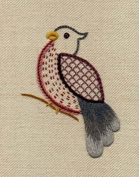 Bordado Jacobean, Crewel Embroidery Tutorial, Rose Paintings, Jacobean Embroidery, Crewel Embroidery Patterns, Crewel Embroidery Kits, Embroidered Bird, Bird Embroidery, Crewel Embroidery