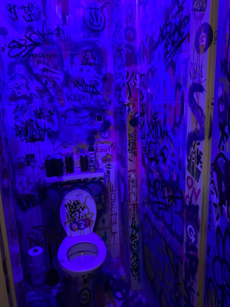 #club #toilet #bathroomart #publicart #graffiti #doodle #art Nightclub Bathroom Aesthetic, Punk Bathroom Aesthetic, Nightclub Toilet, Underground Bathroom, Night Club Bathroom, Club Restroom, Graffiti Toilet, Concert Bathroom, Club Vibes Aesthetic