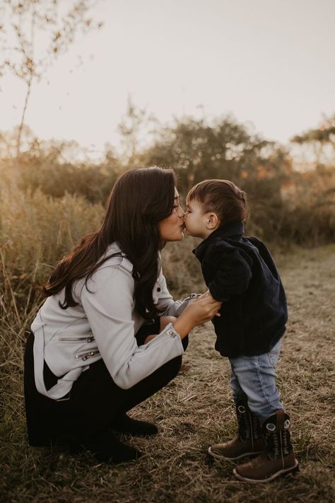 Fall Pictures Mother And Son, Mommy And Son Fall Photo Ideas, Photoshoot With Son And Mom, Outside Fall Family Photoshoot Ideas, Fall Pictures Mom And Son, Mom And 2 Boys Photo Ideas, Fall Mother And Son Photo Ideas, Son And Mom Pictures, Mom And One Year Old Photography