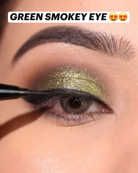 GREEN SMOKEY EYE 😍😍 Makeup With Pista Green Dress, Green Smokey Eye Makeup Step By Step, Eyemakeup Green Eyes Tutorial, Eye Makeup To Go With Green Dress, Green Smokey Eyes, Simple Eye Makeup Green, Eye Makeup For Green Outfit, Makeup On Green Dress, Eye Makeup With Green Dress