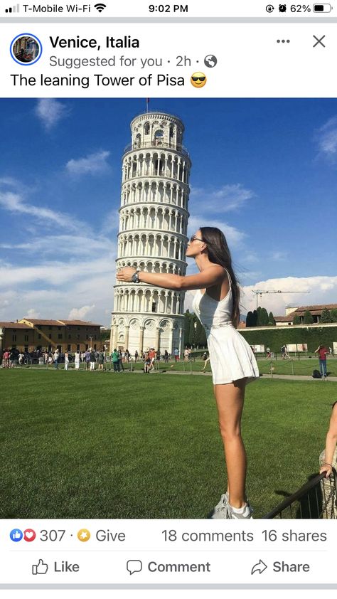 Pisa Italy, Tower Of Pisa, Perspective Photography, Foto Poses, Italy Photo, Italy Vacation, Train Travel, Leaning Tower, Outfit Idea