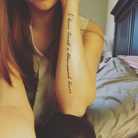 Pinterest Tattoos, Tattoo Placement Arm, Quote Tattoos Placement, Wörter Tattoos, Arm Tats, Tattoo Arm, Tattoo Script, Arrow Tattoos, Tattoo Feminina