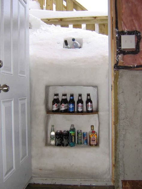 The geniuses who wouldn't let being snowed in ruin their evening. | 23 People Who Aren't Afraid Of A Little Snow Meanwhile In Canada, Canadian Beer, Beer Fridge, Northeast Ohio, Alcohol Recipes, Food Tips, Life Tips, E Card, Bones Funny