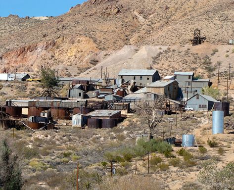 Small Desert Town Aesthetic, Desert Ghost Town, Small Desert Town, Desert Town Aesthetic, Desert Town, Old Western Towns, Western Town, California Desert, Mojave Desert