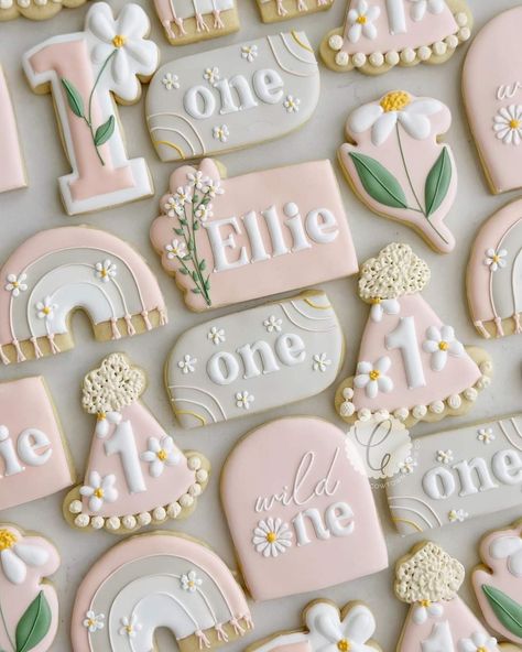 First Birthday Cookies, Girly Birthday, Fabulous Friday, Cookies Theme, Birthday Designs, Rosé Birthday, One Year Birthday, Happy 1st Birthday, 1st Birthday Themes