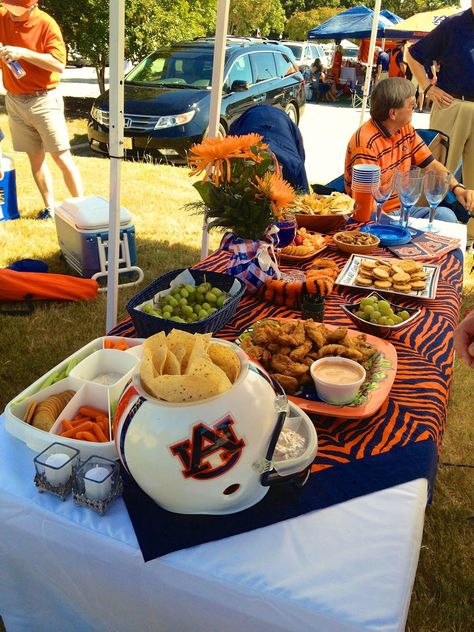 Tailgate decorating ideas for all football fans! Classy DIY party decor from some amazing bloggers. A little of everything from recipes to party printables | truck | fall | super bowl | college | high school | banners | Auburn | Tennessee and much more Tailgating Setup, Tailgate Party Decorations, Tailgating Essentials, Football Tailgate Party, Tailgate Party Food, Tailgate Decorations, Tailgate Ideas, Tailgate Essentials, Tailgate Table