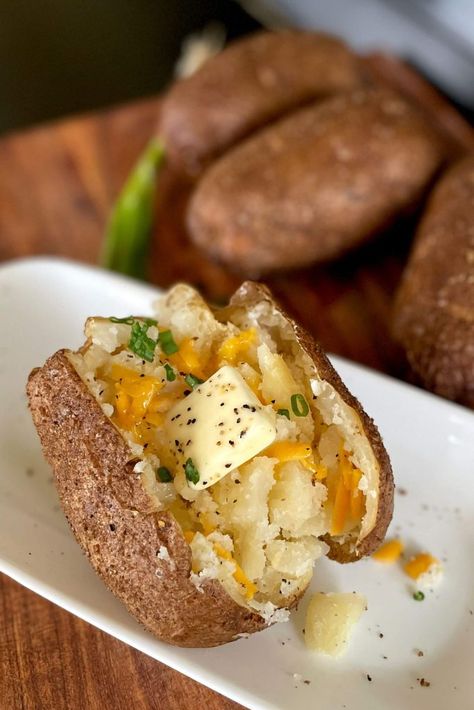 Smoked Baked Potatoes, Smoked Potatoes, Baked Potato Toppings, Making Baked Potatoes, Raw Potato, Dried Potatoes, Smoked Pulled Pork, Potato Toppings, Pellet Grill Recipes