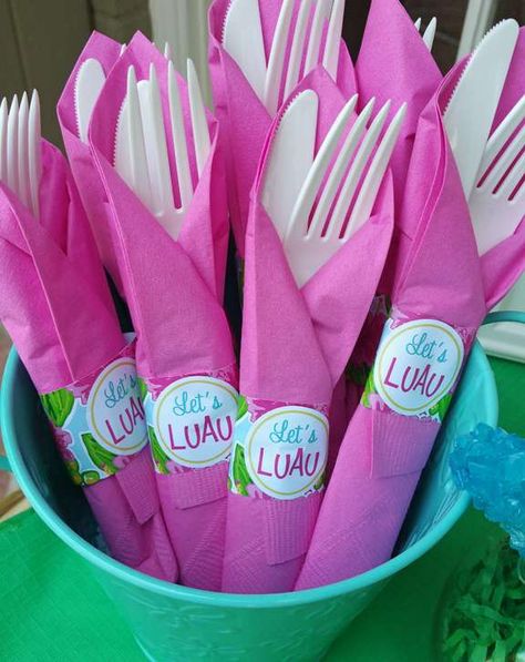 Luau Party Food, Luau Outfits, Hawaii Themed Party, Aloha Party, Hawaiian Party Decorations, Hawaiian Luau Party, Hawaii Party, Luau Theme Party, Hawaiian Birthday Party