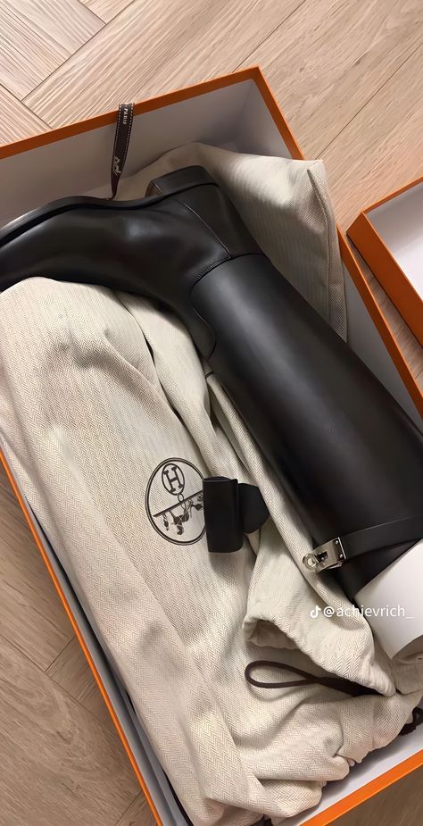 Hermes Boots, Horse Riding Aesthetic, Horse Riding Outfit, Equestrian Aesthetic, Yantai, Dr Shoes, Horse Aesthetic, Equestrian Outfits, Riding Outfit