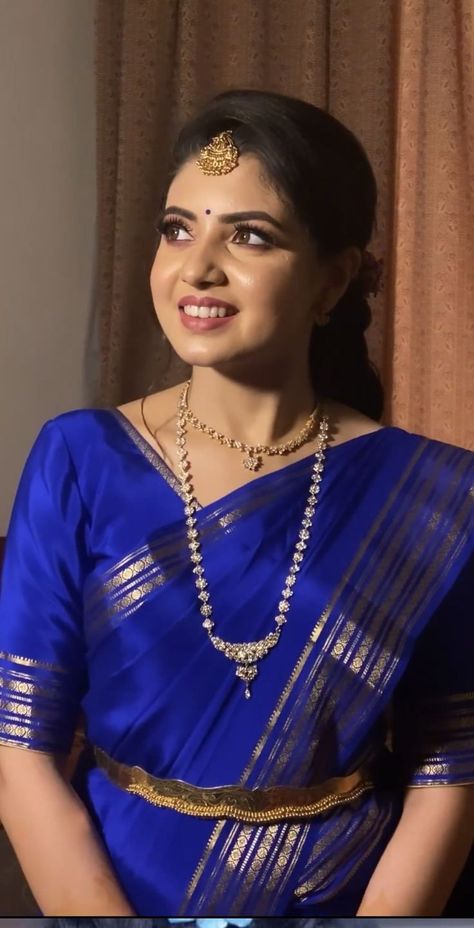 Blue Saree Jewellery Ideas, Simple Jewellery For Saree, Oonjal Saree, Mysore Silk Saree Wedding, Simple Engagement Looks For Indian Bride, Mysore Silk Saree Styling, Blue Pattu Saree, Mysore Silk Saree Blouse Designs, Simple Saree Designs