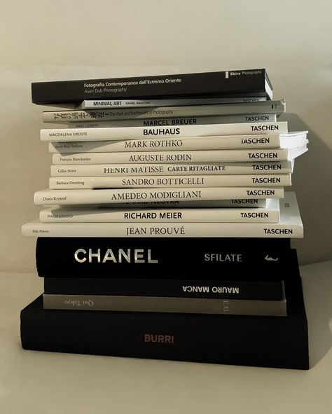 Interior Books, Richard Meier, Black Minimal, Sandro Botticelli, Minimal Photography, Amedeo Modigliani, Auguste Rodin, Marcel Breuer, Gray Aesthetic