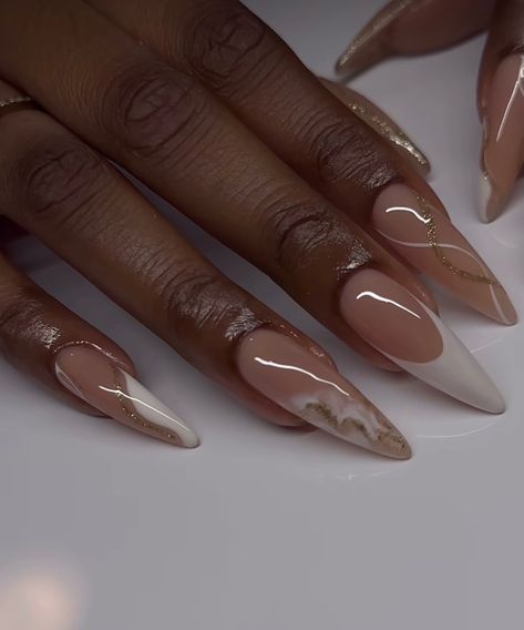 Oval Nails Birthday, Baddie Nail Art Almond, Elegant Birthday Nails Almond, Holiday Nails Classy Elegant, Almond Nails Basic Design, Elegant Almond Shaped Nails, Nail Shape 2024, Ombre Nails Classy, Birthday Nails Neutral