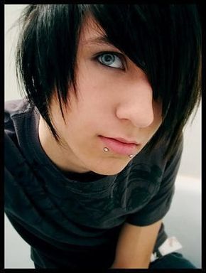 this might be the most famous pic of alex evans. god i love him *__* Emo Mode, Emo Hairstyles For Guys, Emo Boy Hair, Emo Haircuts, Emo Hairstyle, Alex Evans, Cute Emo Guys, Emo People, Goth Guys