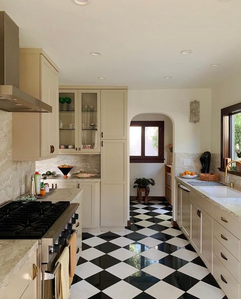 Georgiana Design Checkered Floor Kitchen, Georgiana Design, Checkered Floor, Kitchen Nook, Dream House Interior, Eclectic Home, Pretty House, Dream House Decor, Residential Architecture