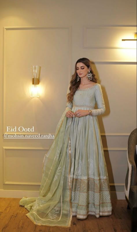 Simple Desi Wedding Dress, Pakistani Gowns Simple, Semi-stitched Anarkali Wedding Dress For Eid, Formal Anarkali Dress For Eid, Anarkali Lehenga For Eid, Eid Reception Anarkali Traditional Wear, Simple Eid Outfit Ideas, Anarkali Nikkah Dress, Anarkali Dress Pattern