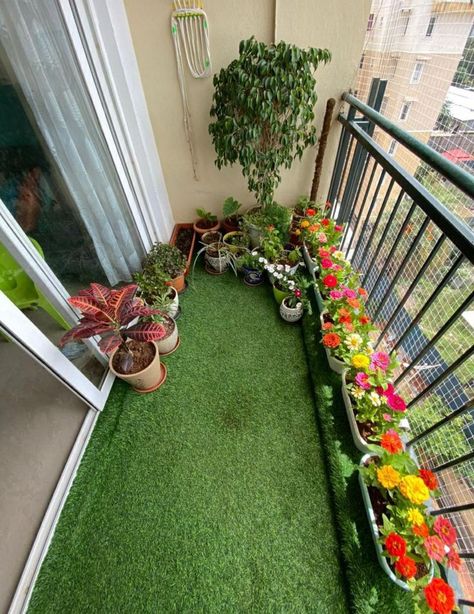 Balacona Decoration, Small Apartment Balcony Ideas, Balkon Decor, Indian Room Decor, Balcony Grill, Small Balcony Garden, Balcony Grill Design, Terrace Decor, Small Balcony Design