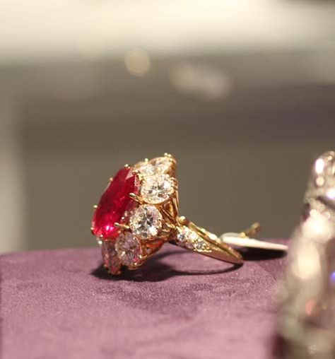 Elizabeth Taylor Jewelry Rings, Elizabeth Taylor Ruby Ring, Elizabeth Taylor Diamond, Elizabeth Taylor Jewelry, Mike Todd, Richard Burton, Liz Taylor, Jewellery Exhibition, Burmese Ruby