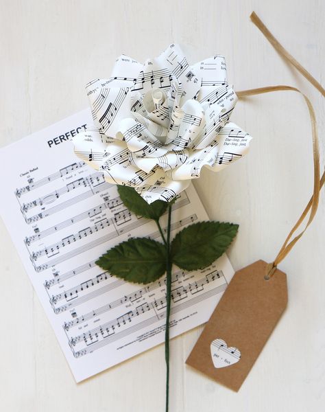 Music Paper Roses | Paper Tree #musicrose #musicgift Sheet Music Roses, Music Book Decoration Ideas, Diy Gift For Musician, Piano Gift Ideas, Diy Gifts For Music Lovers, Music Related Gifts, Book Paper Roses, Gift Ideas For Musicians, Unique Paper Gifts