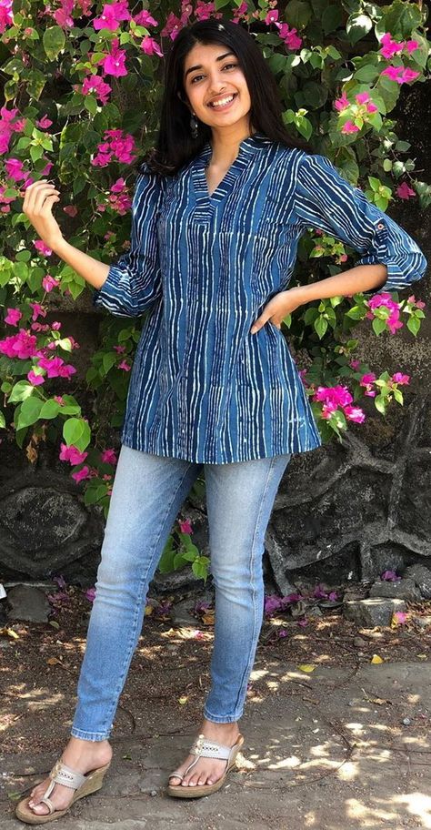 Short Kurti On Jeans Casual, Latest Short Kurti Designs Pattern, Tunic Designs For Women Indian, Short Jeans Kurti Design, Short Kurtas For Jeans, Cotton Short Tops Designs For Jeans, Tunic Designs For Women Western, Latest Jeans Tops For Women, Short Kurti For Jeans