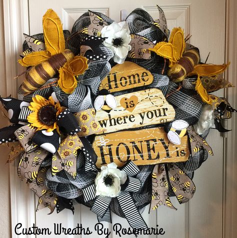 BEE WREATH Farmhouse Living Room Wall, Bee Door Hanger, Bumble Bee Wreath, Farmhouse Living Room Wall Decor, Living Room Wall Decor Ideas, Room Wall Decor Ideas, Bee Wreath, Country Wreaths, Farmhouse Living Room