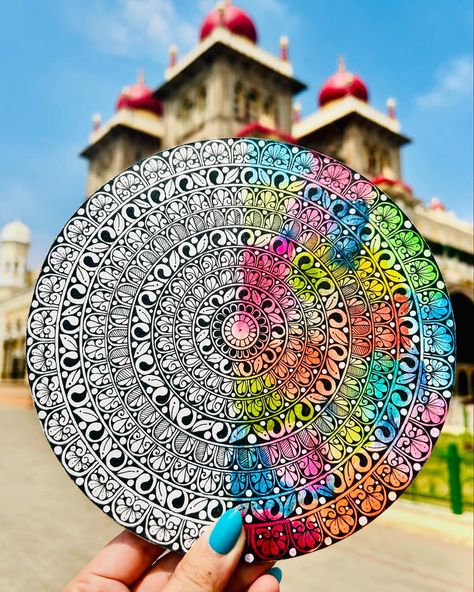 Patterns Aesthetic, Easy Mandala Art, Patterns Mandala, Mysore Palace, Mini Mandala, Easy Mandala, Art Pinterest, Intricate Mandala, Round Mandala