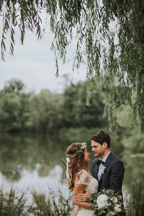 Wedding Outdoor Photography, Couple Dog, Shooting Couple, Romantic Outdoor Wedding, Image Couple, Couple Moments, Wedding Portrait Poses, Outdoor Wedding Photography, Wedding Picture Poses