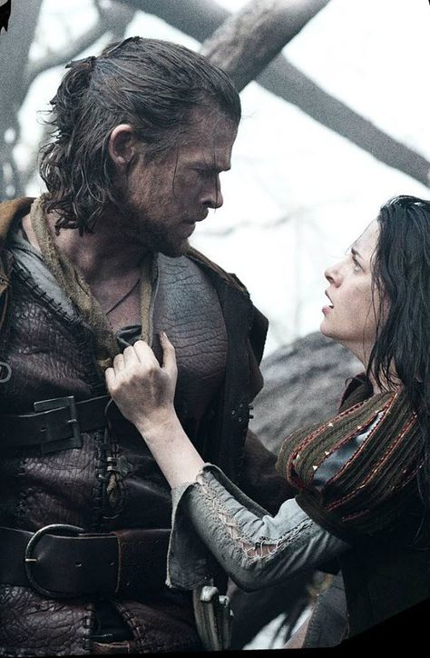 Snow White and the Huntsman 2012 Film Snow White Huntsman, Snowwhite And The Huntsman, Snow White And The Huntsman, The Huntsman, Image Couple, Chris Hemsworth Thor, Fantasy Magic, I Love Cinema, Fantasy Movies