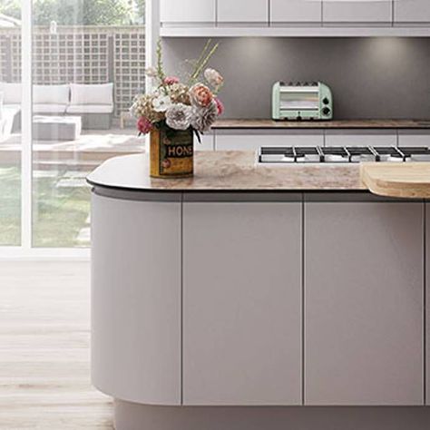 Magnet Kitchens Winter Sale - some fabulous bargains and some great kitchen design #kitchendesign Modern Kitchen Room, Ultra Modern Kitchen, Review Design, Kitchen Ranges, Magnet Kitchen, Open Plan Kitchen Dining Living, Open Plan Kitchen Dining, Moon Luna, Minimalist Kitchen Design