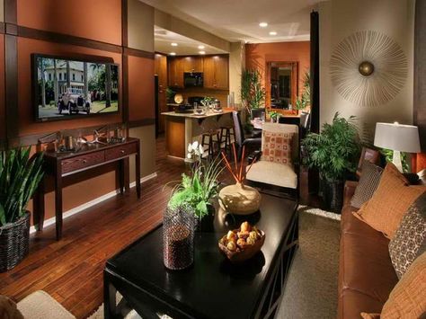 transitional living room in rust, cream, and dark browns Livingrooms Design, Tuscan Living Rooms, Rustic Italian Decor, Cream Living Room, Rustic Italian Home, Family Room Wall Decor, Rustic Family Room, Contemporary Family Room, Rustic Photography