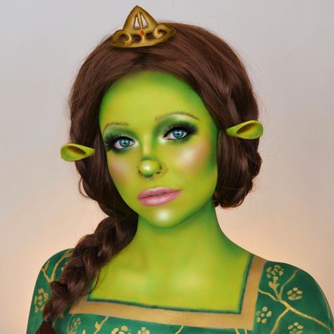 Princess Fiona Makeup Fiona Makeup, Princess Fiona Shrek, Fiona Costume, Shrek Dreamworks, Halloween Makeup Artist, Halloween Makeup Kits, Fiona Shrek, Shrek Costume, Fantasy Make-up