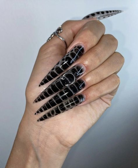 Sharp Black Nails, Long Black Nails, Monster Nails, Reptile Pattern, Long Stiletto Nails, Nails 2022, Nails Today, Simple Gel Nails, Glow Nails