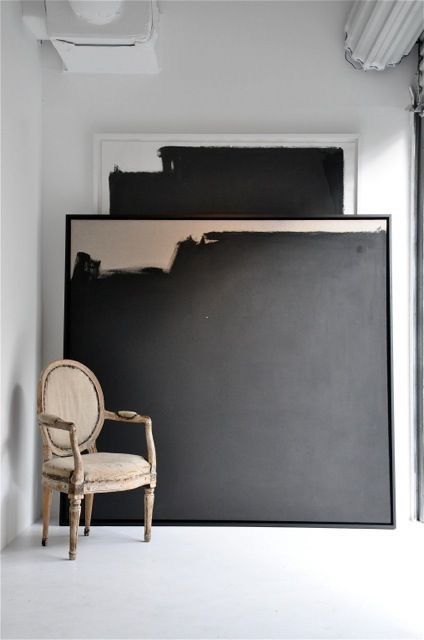 inspiration Super Size Me, Interior Paint Colors, Black Wall, Decor Minimalist, Room Paint, Interior Art, Art Display, Interior Paint, 인테리어 디자인